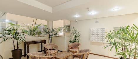 المنشأة من الداخل