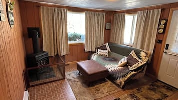 Smart TV, fireplace, stereo