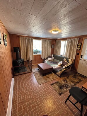 Smart TV, fireplace, stereo