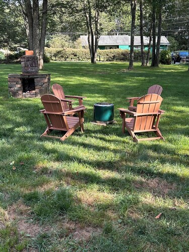 Cozy Cedar Cottage in Pocono Summit! Kalihari, Camelback, Mt. Airy. Walk to lake