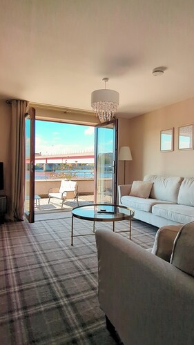 Newly Renovated City Center Apartment (with garden), looking on to the RiverNess