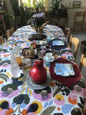 Dining - Guest Room 'Cocon' with Shared Garden and Wi-Fi (Durtal)