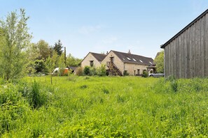 Exterior - Guest Room 'Cocon' with Shared Garden and Wi-Fi (Durtal)
