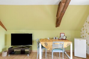 Dining - Guest Room 'Cocon' with Shared Garden and Wi-Fi (Durtal)