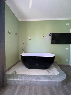 Shower, hair dryer, bidet, towels - Suite Etna – The sea outside your door (Mascali)