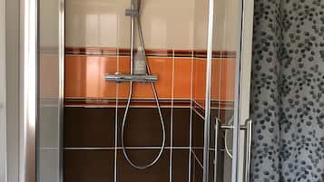 Shower, towels