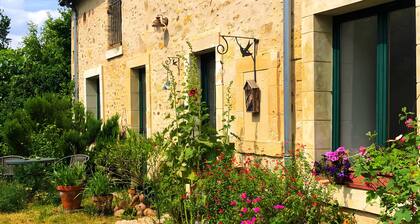 Guest Room 'Romantic' with Shared Garden and Wi-Fi