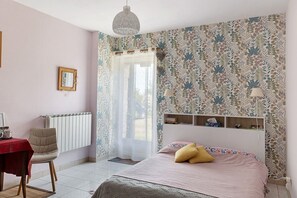 1 bedroom, WiFi, bed sheets