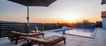 Šarmantna vila s prekrasnim pogledom i grijanim bazenom u blizini Međugorja