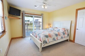 4 عدّة غرف نوم وواي فاي مجانًا وملاءات أسرّة