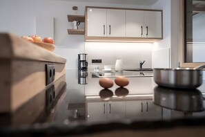 Kühlschrank, Ofen, Herdplatte, Geschirrspüler