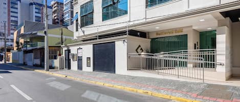 Apartamento básico | Fachada