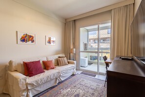 Basic Apartment | Living area