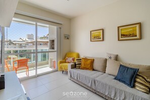 Basic Apartment | Living area