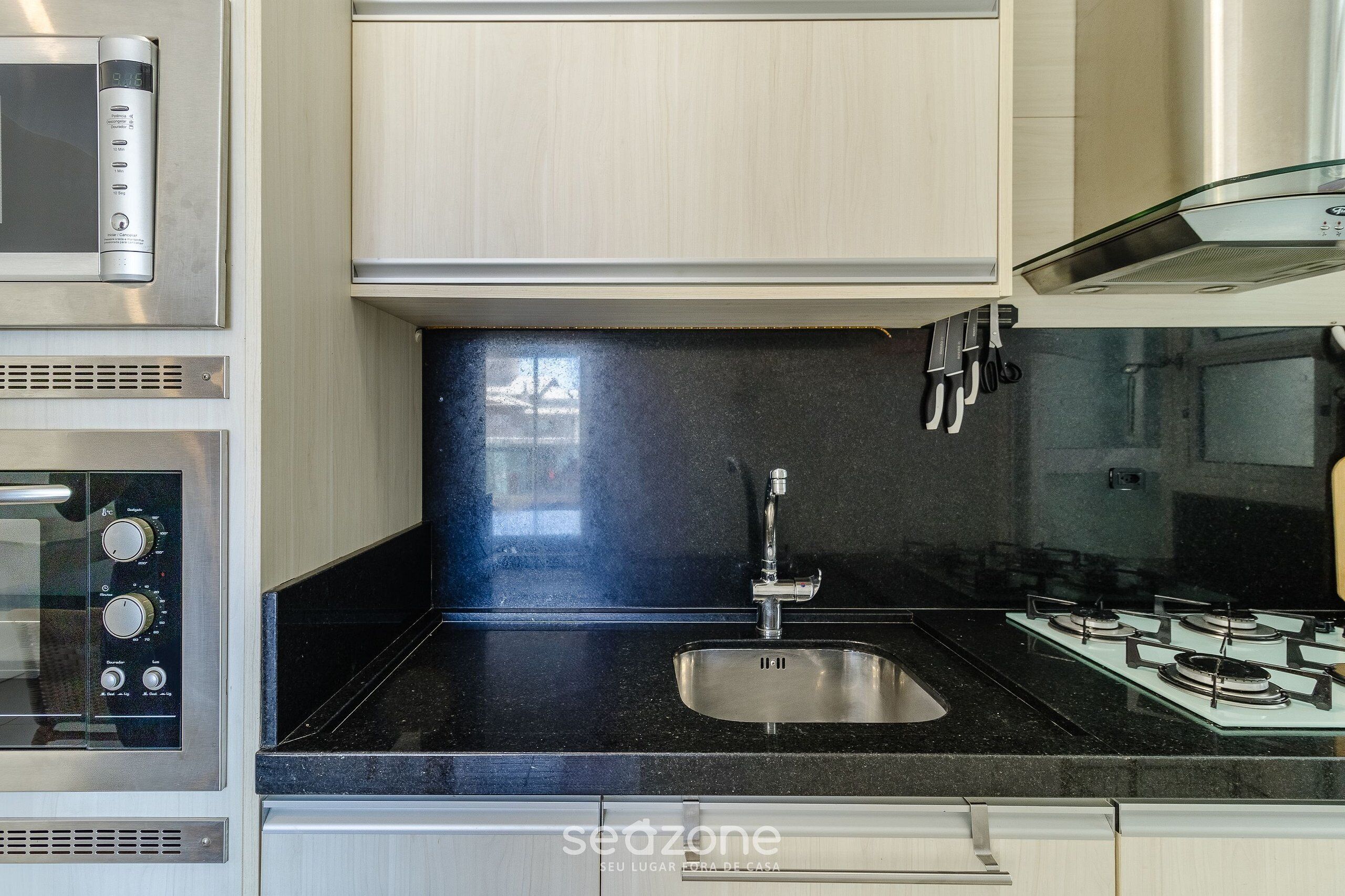 Eenvoudig appartement | Privékeuken | Kookgerei, borden en bestek