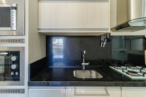 Private kitchen - Apt w/ Side sea View, Seaside Condominium Rap0306 (Florianópolis)