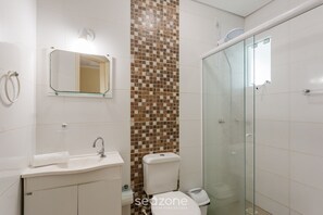 Basic Apartment | Bathroom