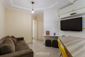 Basic Apartment | Living area