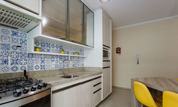 Basic Apartment | Private kitchen - Beautiful Apt With BBQ 850m From the Beach Ral204 (Florianópolis)