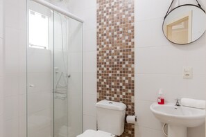 Basic Apartment | Bathroom | Free toiletries - Apt in Floripa 850m From Ingleses Beach Ral203 (Florianópolis)
