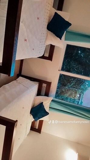 2 室のベッドルーム、アイロン / アイロン台、WiFi、ベッドシーツ