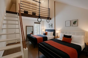 4 bedrooms, desk, WiFi, bed sheets