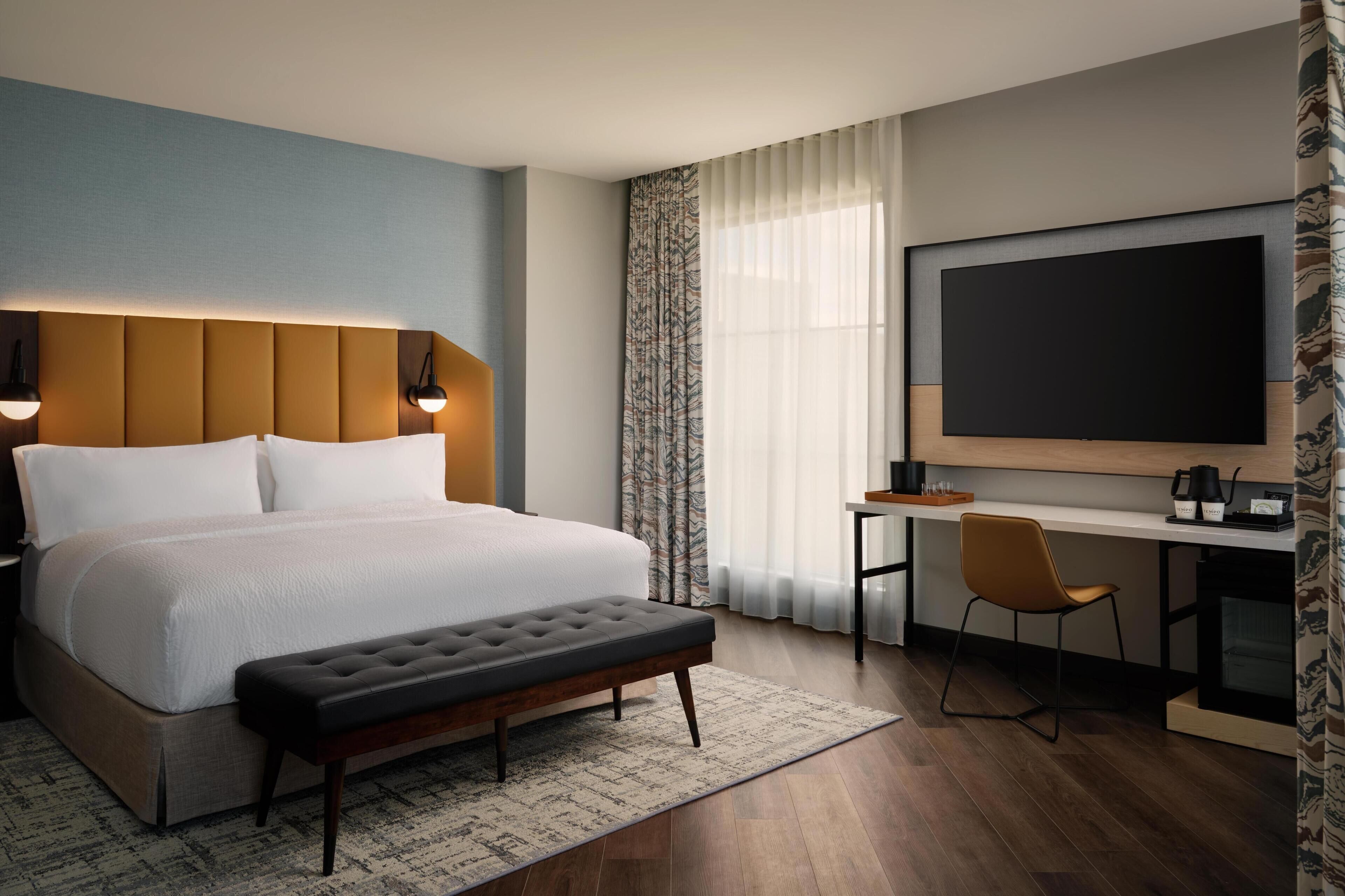 Junior Suite, 1 King Bed with Sofa bed, Bathtub