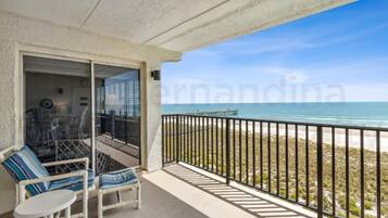 Apartamento, 3 quartos, vista para o mar | Varanda coberta