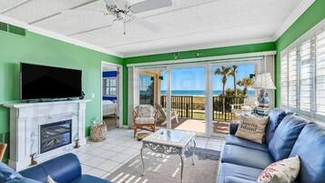 Apartment, 2 Bedrooms, Sea View | Living area