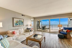 Apartment, 3 Bedrooms, Sea View | Living area