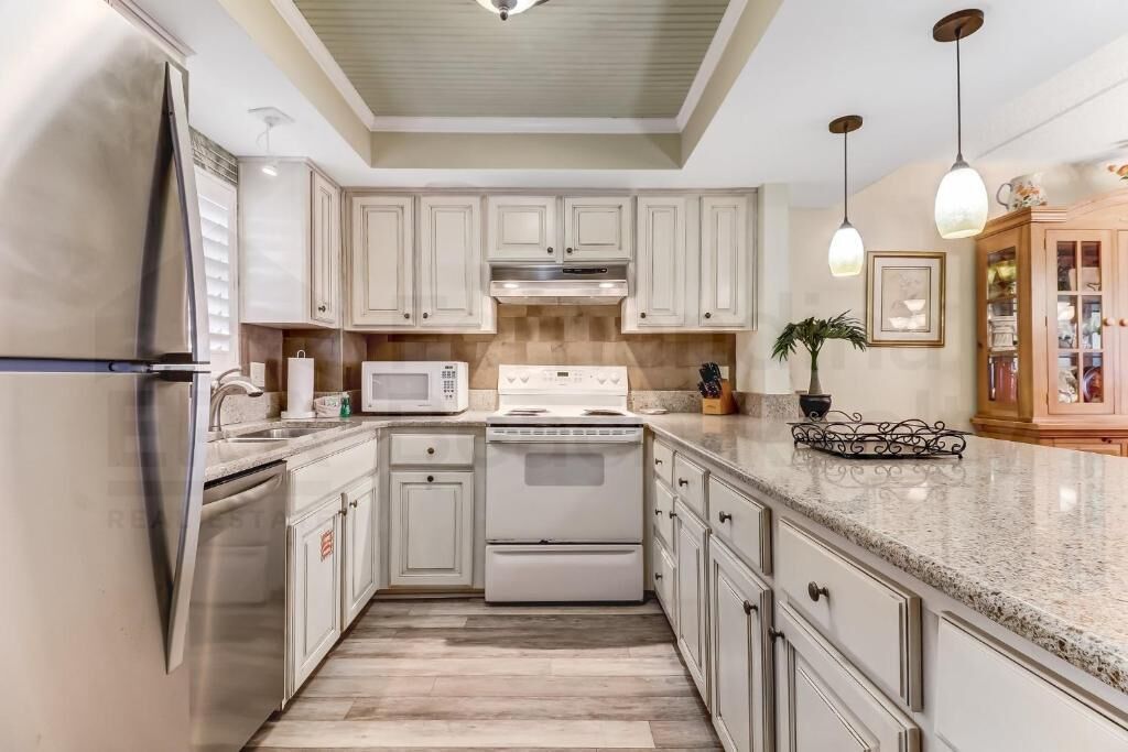 Apartment, 2 Bedrooms, Sea View | Private kitchen | Fridge, microwave, oven, stovetop