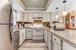 LÀgenhet - 2 sovrum - havsutsikt | Eget kök | KylskÄp, mikrovÄgsugn, ugn och spishÀll