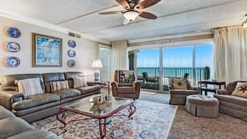 Apartment, 3 Bedrooms, Sea View | Living area