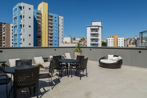 Outdoor dining - Cozy Apartment Close to the Center Pgo309 (Poços de Caldas)