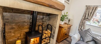 Lindley Gem
Heart of Lindley, sleeps up to 6, enclosed gardens, yards from Manor