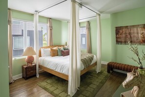 4 bedrooms, iron/ironing board, WiFi, bed sheets