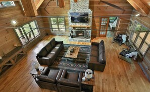 Smart TV, fireplace, DVD player, foosball - Cabin+Bunkhouse Sleeps 23 near Lex Lou Like New Spacious Modern Rustic Retreat (Shelbyville)