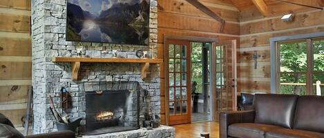 Smart-TV, Kamin, DVD-Player, Tischfußball