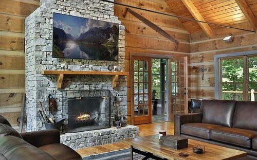 Cabin+Bunkhouse Sleeps 23 near  Lex Lou Like New Spacious Modern Rustic Retreat