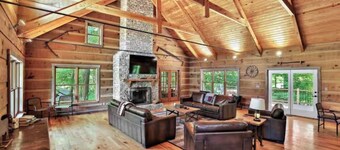 Cabin+Bunkhouse Sleeps 23 near  Lex Lou Like New Spacious Modern Rustic Retreat