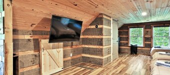 Cabin+Bunkhouse Sleeps 24 near  Lex Lou Like New Spacious Modern Rustic Retreat