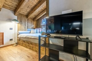 2 slaapkamers, een strijkplank/strijkijzer, reisbedje, gratis wifi
