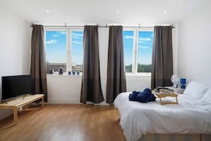 Iron/ironing board, WiFi, bed sheets