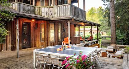 7-bedroom Mountain Mansion of Belleayre! + POOL, SAUNA, GAME ROOM, AC and MORE