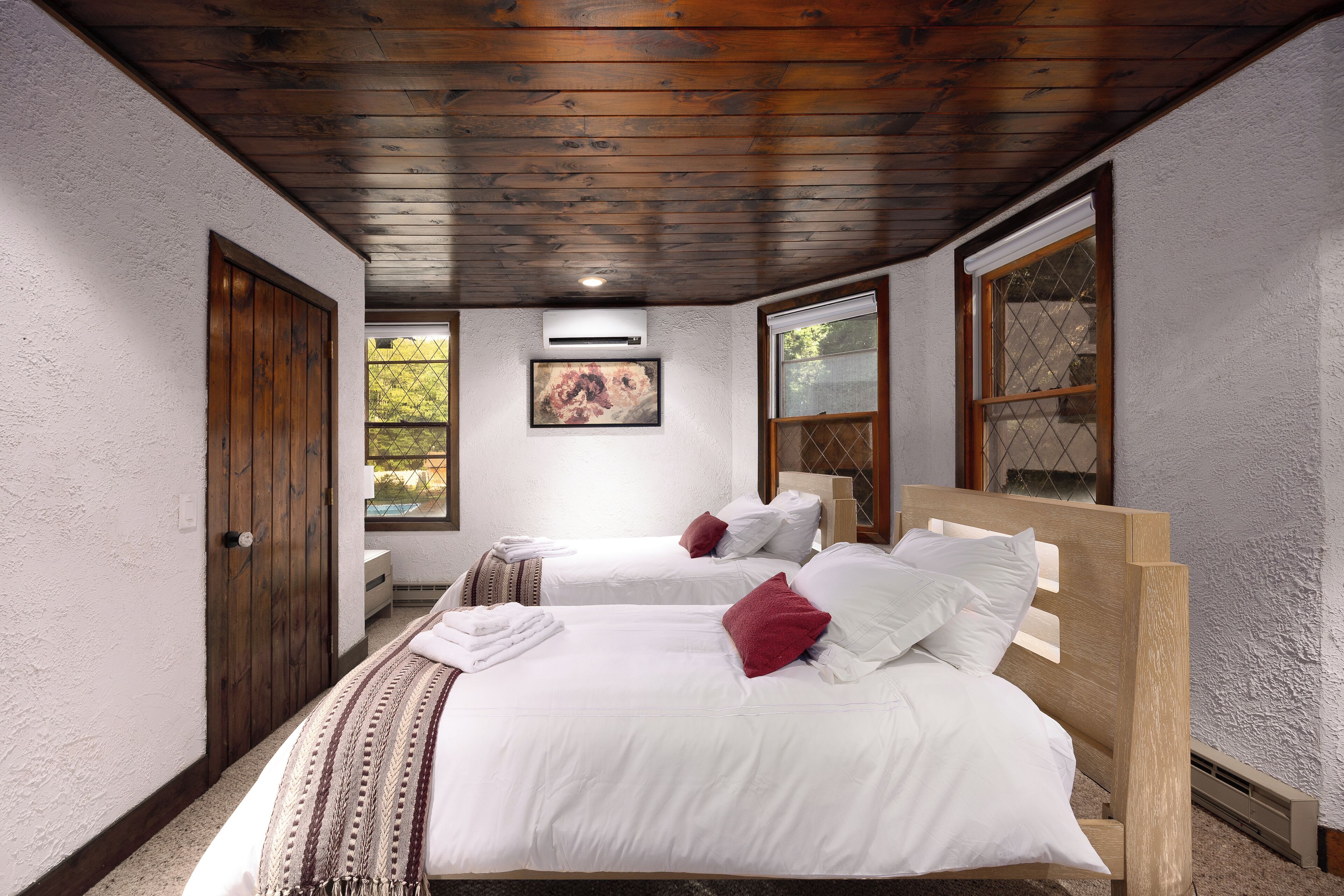 7 bedrooms, iron/ironing board, WiFi, bed sheets