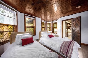 7 bedrooms, iron/ironing board, WiFi, bed sheets - 7-bedroom Mountain Mansion of Belleayre! + POOL, SAUNA, GAME ROOM, AC and MORE (Fleischmanns)