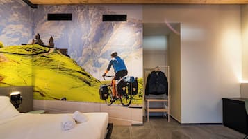 笔记本电脑工作区、遮光窗帘、熨斗/熨板、免费 WiFi