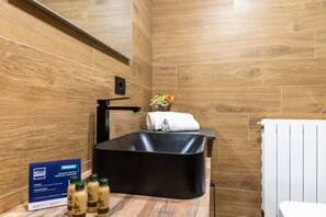 Dusche, Haartrockner, Bidet, Handtücher