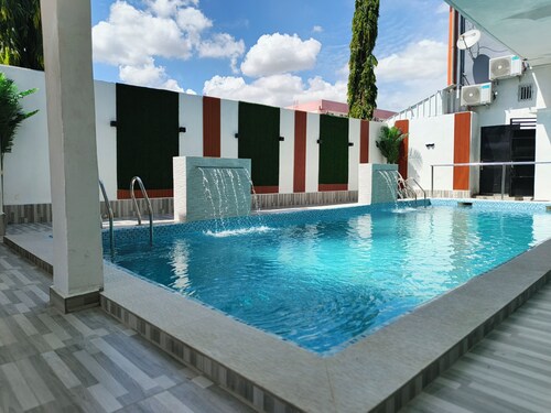 NEWTOWN PALACE HOTEL