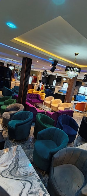 5 barer/lounger, pub og pianobar